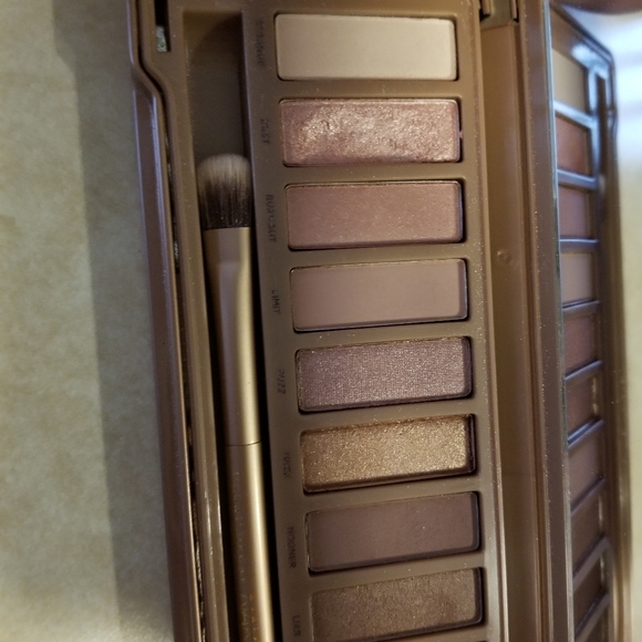Urban Decay Naked 3 Eyeshadow Palette - Picture 4 of 9